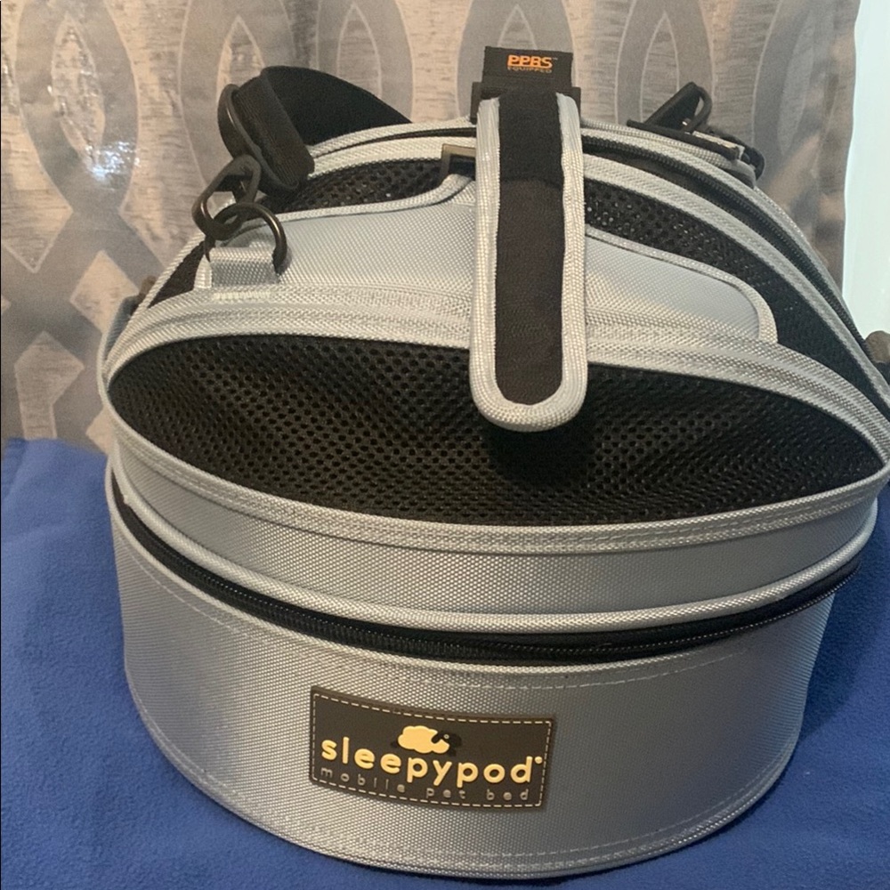 Like new Sleepypod pet travel bed, Small